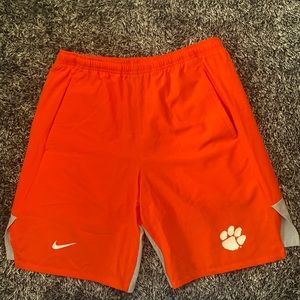 Men’s NCAA Clemson Nike shorts with pockets